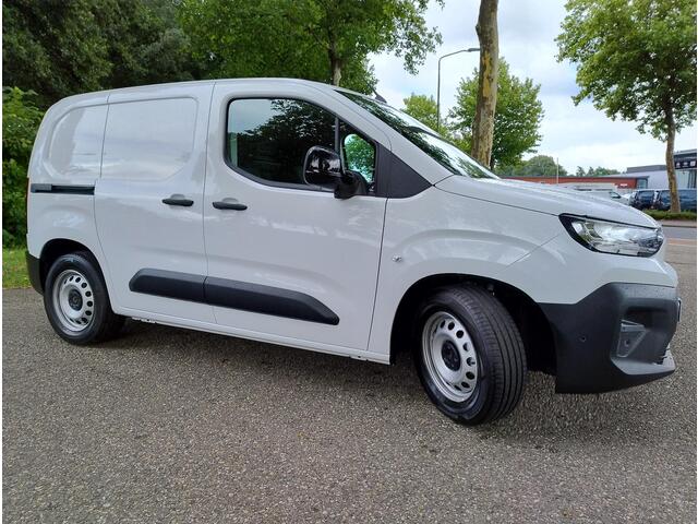 Citroen BERLINGO ë-Berlingo L1 50 kWh 136pk AUTOMAAT | NAVI | Multimedia | Apple Carplay | Android Auto | Surround View Camera | Parkeersensoren voor- en achter | Achteruitrijcamera | Dode hoek detectie | Elektrisch inklapbare spiegels | Licht- en regensensor | Mistlampen