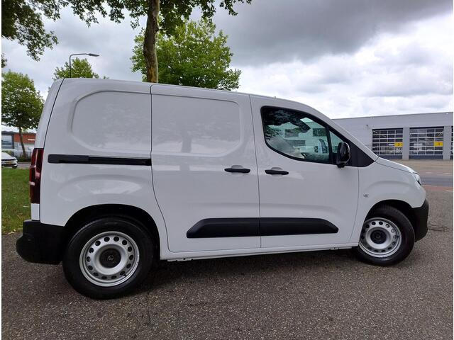 Citroen BERLINGO ë-Berlingo L1 50 kWh 136pk AUTOMAAT | NAVI | Multimedia | Apple Carplay | Android Auto | Surround View Camera | Parkeersensoren voor- en achter | Achteruitrijcamera | Dode hoek detectie | Elektrisch inklapbare spiegels | Licht- en regensensor | Mistlampen
