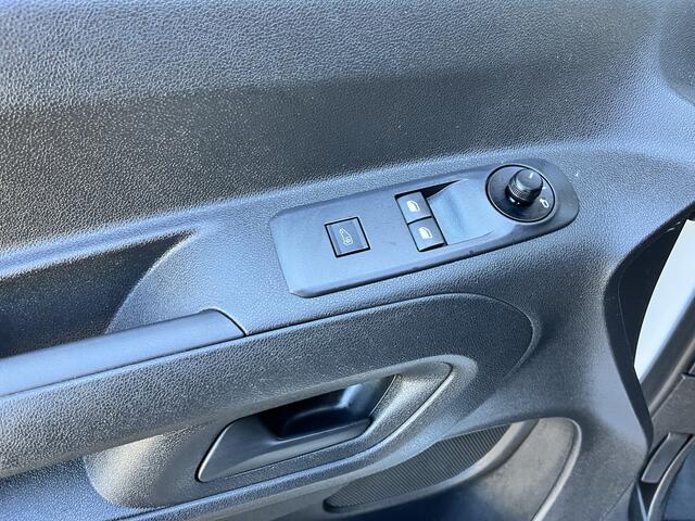 Citroen BERLINGO 1.5 BlueHDI bestel Airco Cruise control 2-Persoons Schuifdeur Telefoonverbinding Apple carplay Stuurwielbediening Euro 6