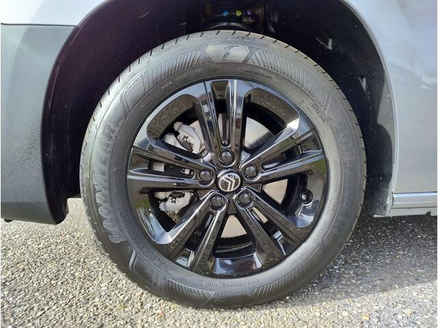 Citroen BERLINGO L1 1.5 BlueHDi 130pk EAT8 AUTOMAAT | Houten afwerking laadruimte | Multimedia | Apple Carplay | Android Auto | NAVI | Achteruitrijcamera | Parkeersensoren achter | Bestuurdersstoel comfort | Keyless Entry | Climate control | 16 inch zwarte velgen | Trekha