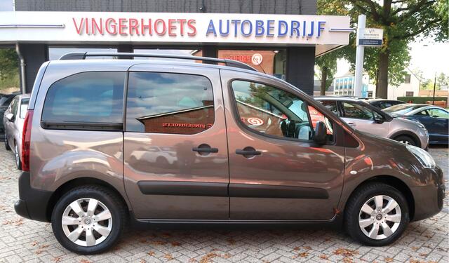 Citroen BERLINGO 110 Pk Benzine * Luxe * Hoge Zit * 5 Persoons * * Navigatie * Achteruitrij Parkeer Camera * Climate & Cruise Control * Trekhaak * 3 stoelen op 2e zitrij * Vingerhoets; Vierde generatie Eersteklas Service *
