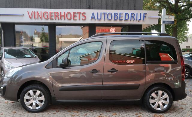 Citroen BERLINGO 110 Pk Benzine * Luxe * Hoge Zit * 5 Persoons * * Navigatie * Achteruitrij Parkeer Camera * Climate & Cruise Control * Trekhaak * 3 stoelen op 2e zitrij * Vingerhoets; Vierde generatie Eersteklas Service *
