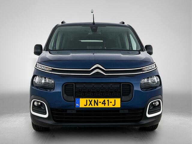 Citroen BERLINGO XL 1.2 PureTech Shine 7p. Direct leverbaar! Rolstoelauto met elektronisch uitdraaibare passagiersstoel