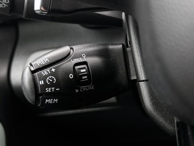 Citroen BERLINGO XL 1.2 PureTech Shine 7p. Direct leverbaar! Rolstoelauto met elektronisch uitdraaibare passagiersstoel