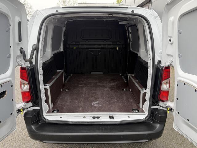 Citroen BERLINGO 130pk Club (Camera - Navigatie - Laadruimte betimmering - 3-zits - Parkeersensoren V+A - Airco - Cruise Controle - Apple Carplay)