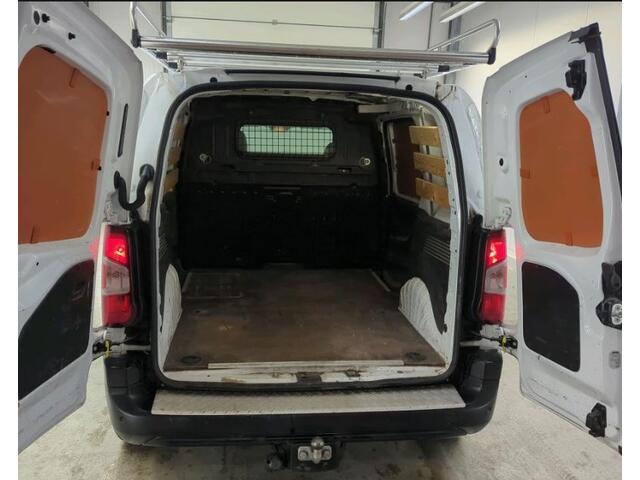 Citroen BERLINGO 1.2 Benzine 111PK Euro6 / Distributie is vervangen / Trekhaak / RVS imperiaal / Schuifdeur / Airco / Pdc./