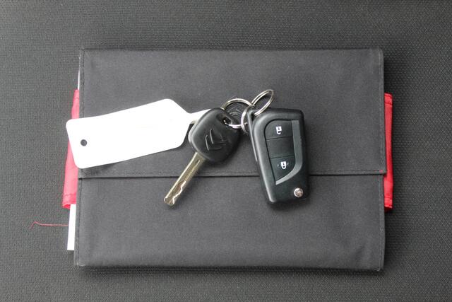 Citroen C1 1.0 VTi Feel Airco/Toerenteller/Bluetooth/Multifunctioneel stuurwiel/Centrale deurvergrendeling/Elektrische ramen.