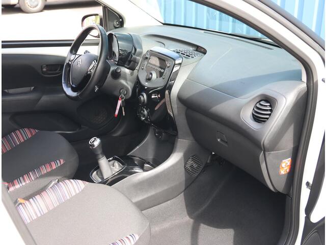 Citroen C1 1.0 VTi Feel | Airco | Bluetooth | LED Dagrijverlichting | Radio | Elektrische Ramen Voor | Lederen Stuurwiel en Versnellingspook | Centrale Deurvergrendeling met Afstandsbediening | Isofix |