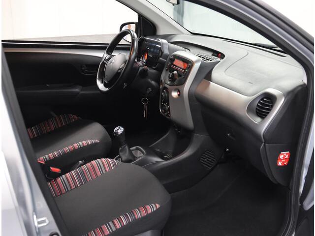 Citroen C1 1.0 e-VTi Feel | Airco | Bluetooth | LED Dagrijverlichting | Radio | Elektrische Ramen Voor | Lederen Stuurwiel en Versnellingspook | Centrale Deurvergrendeling met Afstandsbediening | Isofix | Privacy Glass |