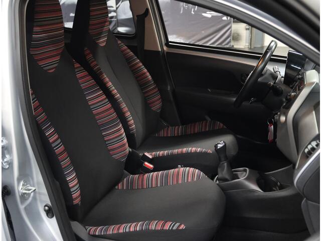 Citroen C1 1.0 e-VTi Feel | Airco | Bluetooth | LED Dagrijverlichting | Radio | Elektrische Ramen Voor | Lederen Stuurwiel en Versnellingspook | Centrale Deurvergrendeling met Afstandsbediening | Isofix | Privacy Glass |