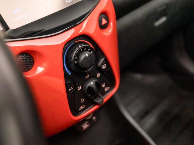 Citroen C1 1.0 VTi Airscape Sport Automaat (ELEKTRISCH VOUWDAK, LEDER, CAMERA, SCHERM, STOELVERWARMING, GETINT GLAS, LM VELGEN, PARKEERSENSOREN, CRUISE, NIEUWE APK, NIEUWSTAAT)