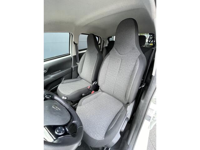 Citroen C1 1.0 e-VTi Shine (Camera - Navigatie - Zwarte Lichtmetalen velgen - Parkeersensoren - Airco - Elektrische spiegels)