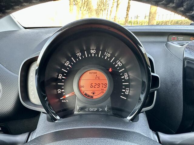 Citroen C1 1.0 VTi Shine | Carplay | Climate control | Camera