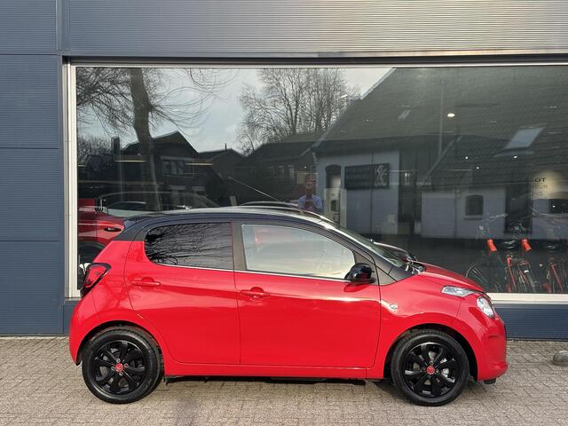 Citroen C1 1.0 Shine 69 PK | Meest Complete Uitvoering | 1e Eigenaar & Volledig Dealer Onderhouden | Lichtmetalen Velgen 15 inch | Zwart Dak | Airco Climate Control | Groot Multimedia | Camera | Radio met Bluetooth en USB | LED verlichting | Multifunctioneel Stuurwi