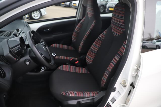 Citroen C1 1.0 VTi Shine 15 inch LMV Navigatie Achteruitrijcamera Bluetooth Airco Elektrische Ramen CV