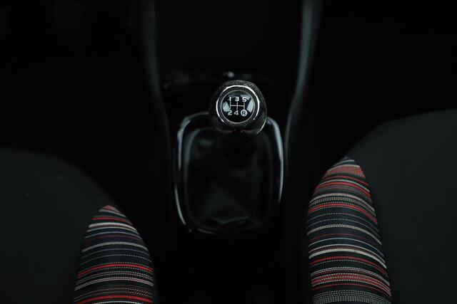 Citroen C1 1.0 VTi Shine 15 inch LMV Navigatie Achteruitrijcamera Bluetooth Airco Elektrische Ramen CV