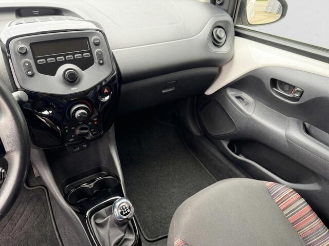 Citroen C1 1.0 VTi Feel Privacy Glass, Dealer Onderhouden, Airco, Bluetooth Audio