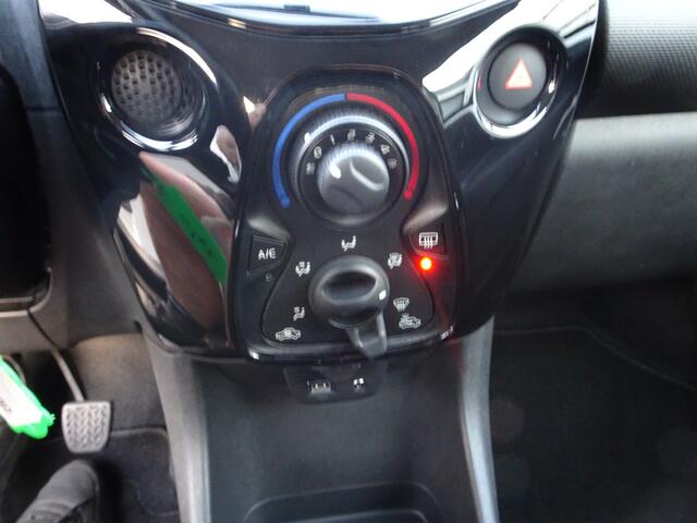 Citroen C1 1.0 VTi Shine Airco, navigatie, apple carplay, achteruitrijcamera, licht metalen velgen, enz.