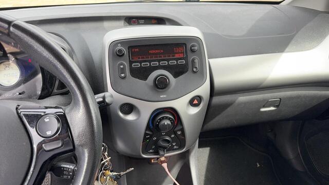 Citroen C1 1.0 e-VTi Feel Airco Bluetooth Privacy Glass Lichtmetalen velgen + All Seasons 5drs Dealeronderhouden