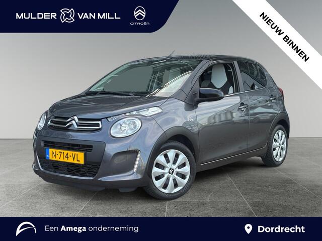 Citroen C1 5-deurs Millenium Feel 1.0 e-VTi 72pk | TWO-TONE! | APPLE CARPLAY / ANDROID AUTO | CAMERA | EXTRA GETINTE RAMEN | LEDEREN STUUR |