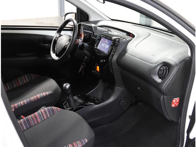 Citroen C1 1.0 VTi Shine | 1ste eigenaar | AppleCarplay/AndroidAuto | Climate Control | Camera | Bluetooth | LED | DAB Radio | Start/Stop Systeem | Buitenspiegels elektrisch verstel -en verwarmbaar | Isofix | Privacy Glass |