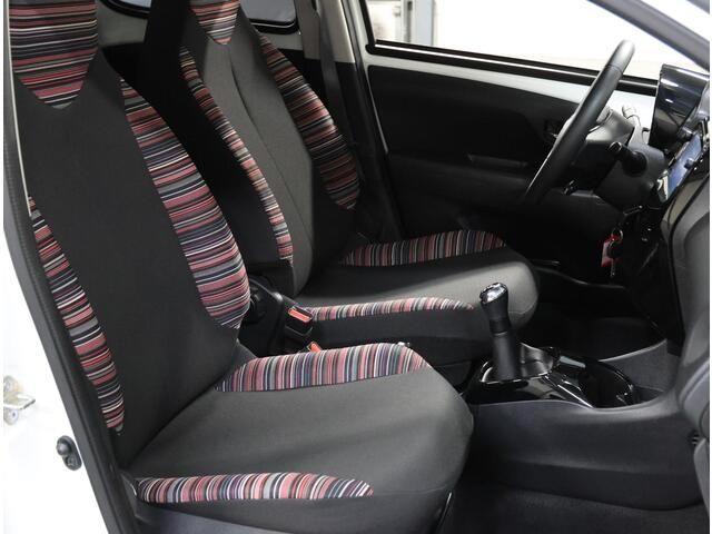 Citroen C1 1.0 VTi Shine | 1ste eigenaar | AppleCarplay/AndroidAuto | Climate Control | Camera | Bluetooth | LED | DAB Radio | Start/Stop Systeem | Buitenspiegels elektrisch verstel -en verwarmbaar | Isofix | Privacy Glass |