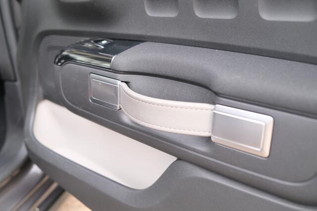 Citroen C3 PT 110 Shine Automaat Camera | Navigatie | 17" | Key less
