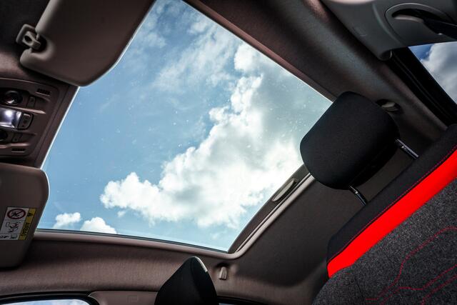 Citroen C3 1.2 PureTech S&S Shine AUTOMAAT RIJKLAAR INCL GARANTIE | Panodak \ DB riem is Vervangen | Clima | Navi | Trekhaak |