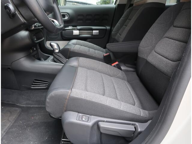 Citroen C3 110 Pk benzine * AUTOMAAT * 5-Deurs * HELE MOOIE * Navigatie * Trekhaak * Dodehoekbewaking * Climate & Cruise Control * Achteruitrij Camera * Parkeersensoren voor- en achterzijde * Stoelverwarming * Keyless Entry & Start Button * Vierseizoene Vingerhoets;
