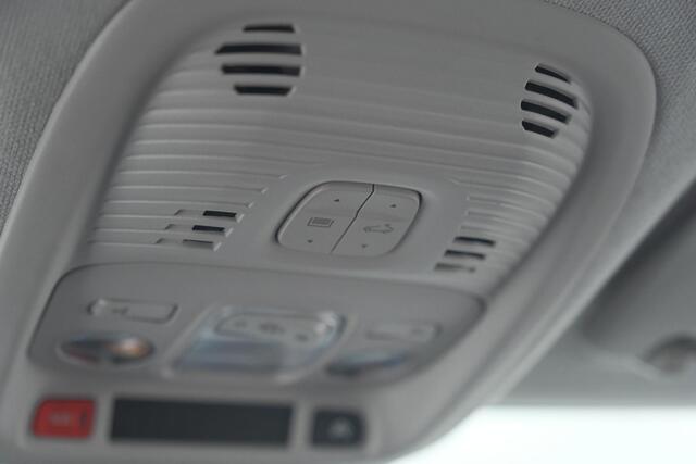Citroen C3 Aircross PureTech 110 EAT6 Shine | Trekhaak | Panoramadak | Head-Up Display | Camera | Navigatie