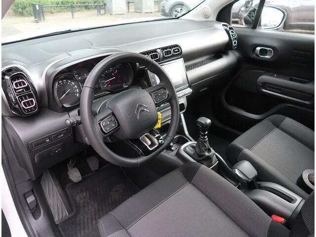 Citroen C3 Aircross 110 Pk Benzine * Hoge Zit * Wit met Zwart Dak * * Navigatie * DAB Radio * Trekhaak * Climate & Cruise Control * Vingerhoets; Vierde Generatie Eersteklas Service !