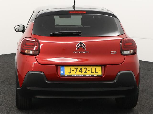 Citroen C3 1.2 PureTech Shine Airco, cruise control, achteruitrijcamera, parkeersensoren voor/achter, rijstrooksensoren, regensensoren, achteropkomend verkeer waarschuwing, carplay, bluetooth, stuur multifunctioneel, Ben je op zoek naar een zuinige, comfortabele én 