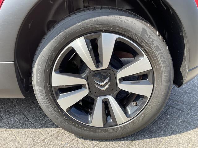 Citroen C3 82pk Shine (Camera - Navigatie via APP - Automatische Airco - Apple Carplay - Parkeersensoren - Lichtmetalen velgen)