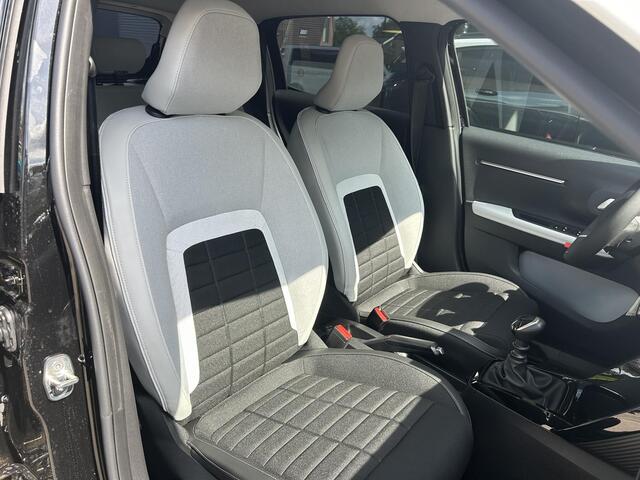 Citroen C3 1.2 Turbo 100pk Max | Nieuwste Model | Navigatie | Parkeer Camera + Sensoren achterzijde | Lichtmetalen Velgen| Hoge zitpositie | LED Verlichting | Contrastkleur Dak | Climate control | Cruise control | DAB+ Radio |