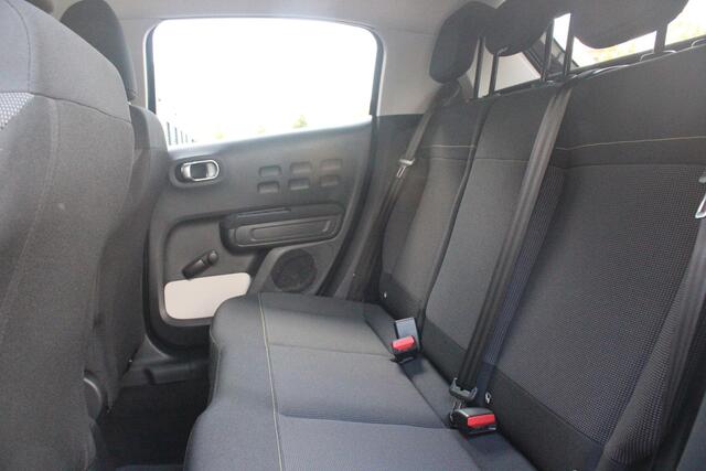 Citroen C3 1.2 82PK MAX | NAVIGATIE | ACHTERUITRIJ CAMERA | CLIMATE CONTROL | CRUISE CONTROL | APPLE CARPLAY/ANDROID AUTO | LICHTMETALEN VELGEN 16" | DAB+ RADIO | REGEN/LICHT SENSOR |