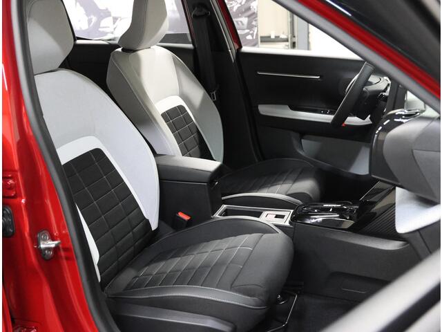 Citroen C3 Ë-C3 Max 113pk 44 kWh | Incl. ¤2.500,- Korting! | Camera | ClimateControl | Navigatie | CruiseControl | AppleCarPlay/AndroidAuto | Comfortstoelen |