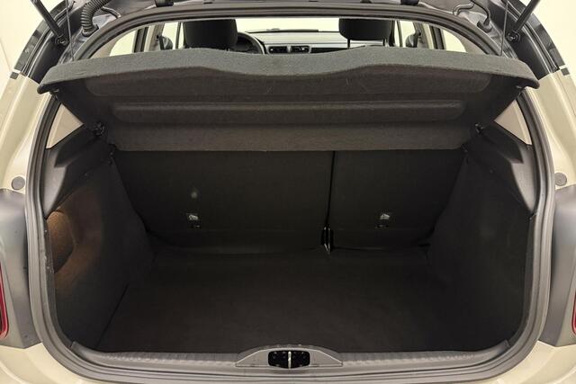 Citroen C3 1.2 PureTech S&S Feel Edition 82 PK | Handgeschakeld | Navigatie | Cimate control | Cruise control | Zwart dak | Bluetooth