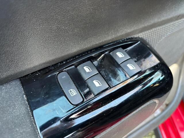 Citroen C3 1.2 PureTech Business Automaat/Airco-Ecc/Navigatie/Alu wielen/Two-Tone