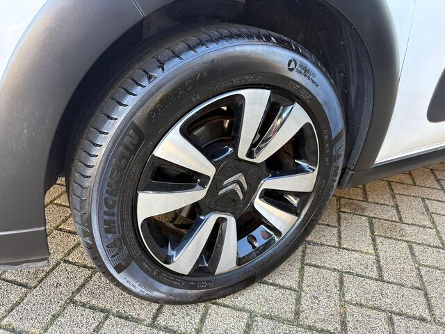 Citroen C3 1.2 PureTech Shine Bi-Tone Blue Edition Stoelverwarming Led Navigatie-Carplay Cruise-Control Distributie vervangen