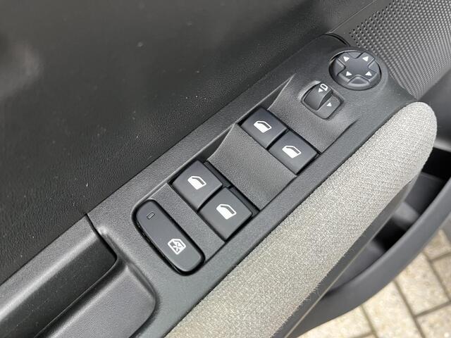 Citroen C3 Aircross 1.2 PureTech S&S Shine Automaat | Trekhaak afneembaar | Parkeersensoren V+A | Camera | Keyless entry |