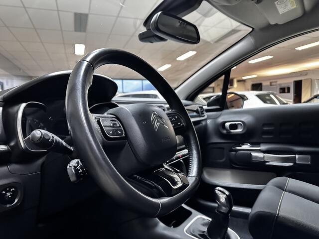 Citroen C3 1.2 PureTech Shine/ Camera/ Apple + Android/ DAB+/ Navi/ Clima/ Lane-Assist./ Cruise/ Elek. pakket/ Isofix/ Bluetooth/ Multi. LEDER. Stuur/ Mistl./ PDC/ Extra getint glas/ LED Dagrijverl.