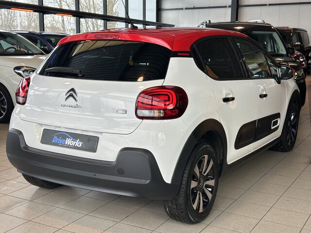 Citroen C3 1.2 PureTech SHINE | Automaat | Carplay | PDC | Weinig kilometers Interesse, Proefrit? Bel of app met: 06-24 28 28 42