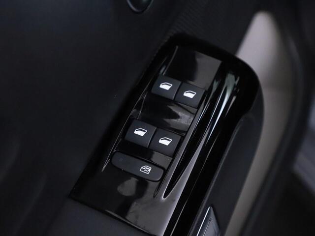 Citroen C3 1.2 PureTech Shine Camera/Nav/H.Leder/Ecc/Led