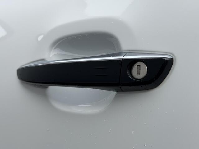 Citroen C3 ELLE 110PK Automaat / All Season Banden / Navigatie via Apple Carplay & Android Auto / Camera / Keyless / Cruise / Clima / DAB / Parkeersensor /