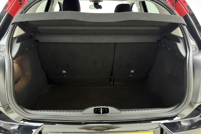 Citroen C3 1.2 PureTech S&S Shine 110 PK | Navigatie | Camera | Parkeersensoren | Extra getint glas | Weinig kilometers | Lichtmetalen velgen | Mistlampen voor