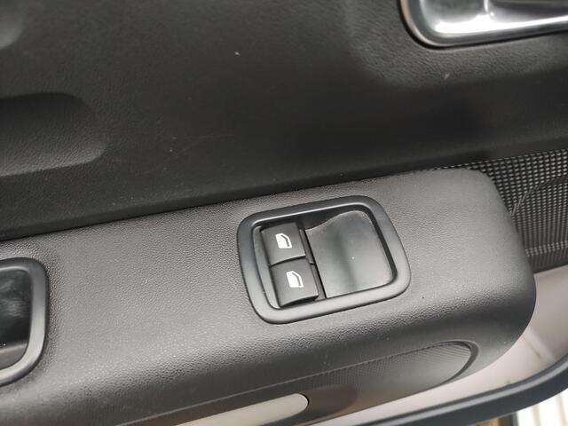 Citroen C3 1.2 PureTech Feel 2P Led Navigatie Cruise-Control Extra Grote laadruimte Dog-Edition