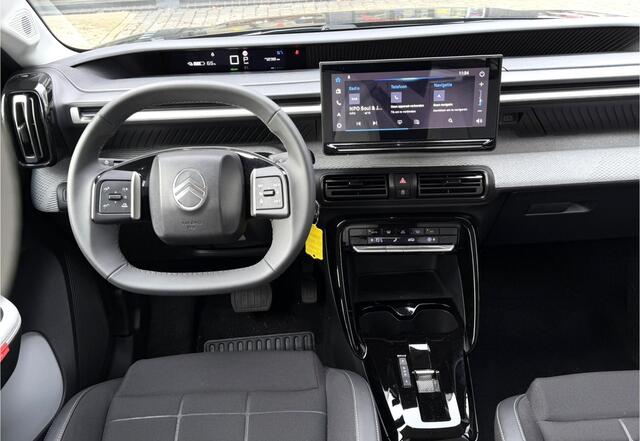 Citroen C3 Ë-C3 100% Elektrisch 113pk Comfort Range 44 kWh Superluxe MAX Uitvoering * Navigatie * Parkeer Camera * L.M. Velgen * Apple Car Play / Android Auto * Climate & Cruise Control * Vingerhoets; Vierde Generatie Eersteklas Service. Al meer dan 100 jaar een beg