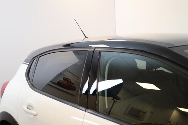 Citroen C3 PT 110 Shine Automaat-6 Trekhaak |Stoelverwarming | Panorama Dak | sensoren achter | Apple Carplay/Android auto