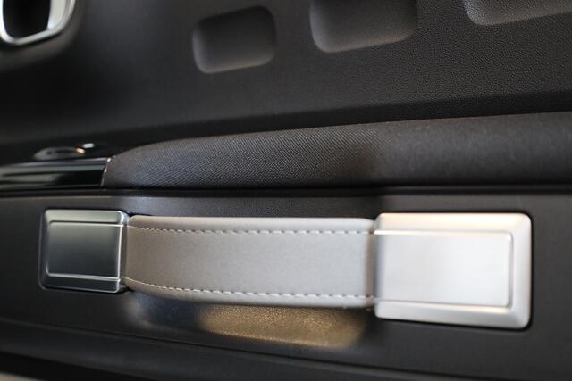 Citroen C3 PT 110 Shine Automaat-6 Trekhaak |Stoelverwarming | Panorama Dak | sensoren achter | Apple Carplay/Android auto