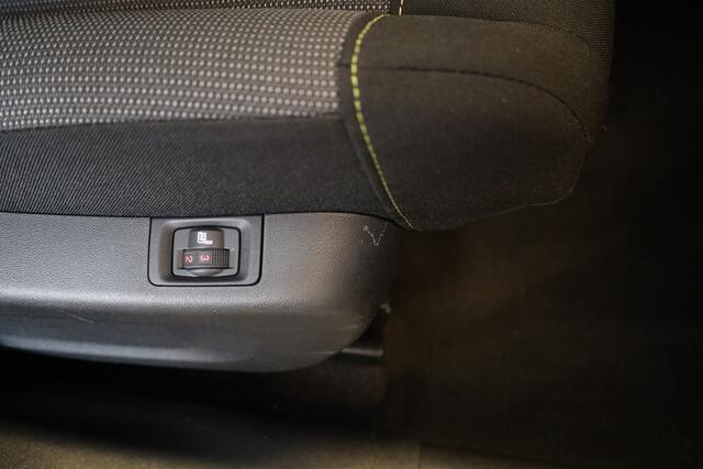 Citroen C3 PT 110 Shine Automaat-6 Trekhaak |Stoelverwarming | Panorama Dak | sensoren achter | Apple Carplay/Android auto
